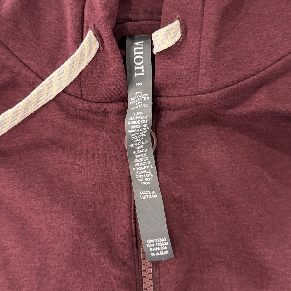 Burgundy Vuori Cropped Hoodie. size XS. Like new! - Picture 2 of 2